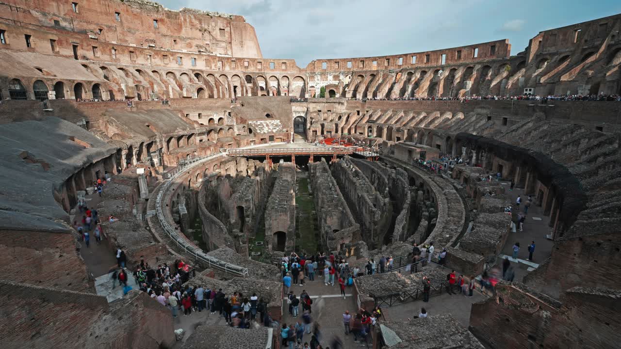 콜로세움 내부, 타임스