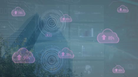 animación de iconos de nubes con procesamiento de datos sobre el edificio.