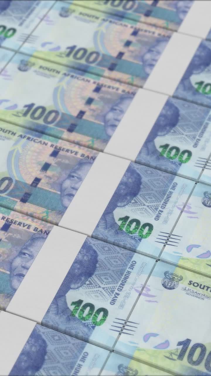 vídeo vertical de billetes de 100 rand sudafricanos impresos por una imprenta de dinero
