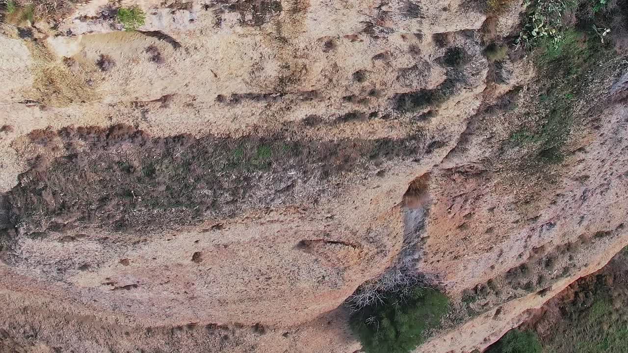 Vista aérea de un acantilado rocoso en Málaga, España