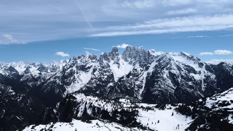 vista aérea de los dolomitas italianos
