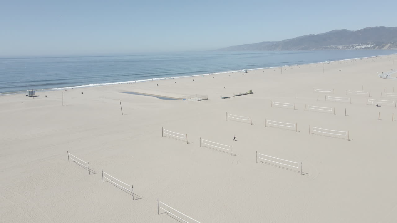 산타모니카 해변과 태평양의 드론 샷