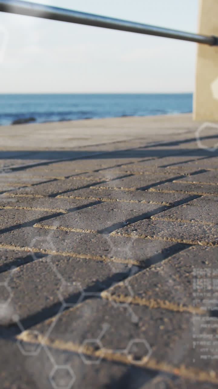 산책로에서 달리는 두 인종의 여성에 대한 데이터 처리의 애니메이션