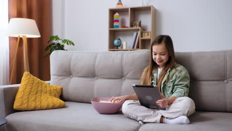 Little-girl-in-the-living-room