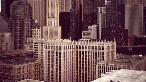 el horizonte de la ciudad de nueva york con rascacielos urbanos