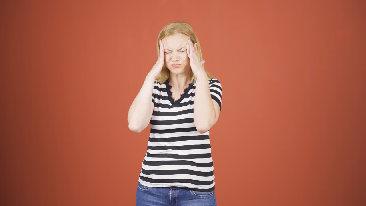 una mujer vacilante.