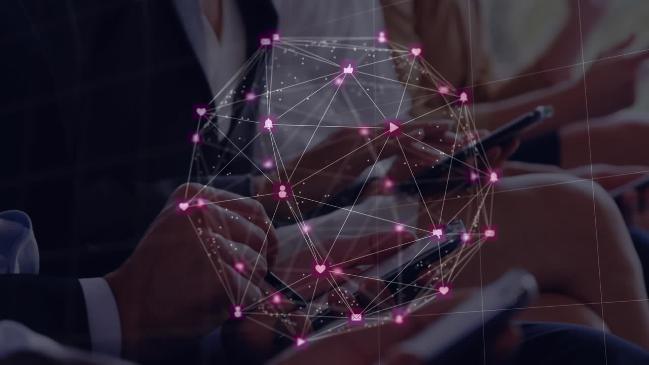 globo de iconos digitales contra personas de negocios que usan teléfonos inteligentes