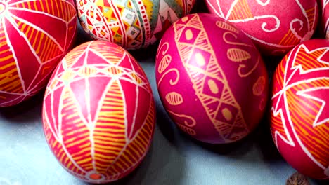 huevo de pascua tradicional ucraniano hecho a mano pysanka