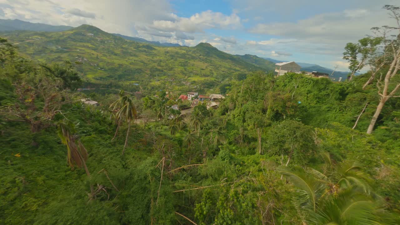 antena fpv - volando sobre un pueblo en cebu, filipinas