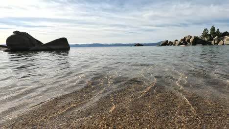 Agua-Cristalina-Y-Cristalina-En-El-Lago-Tahoe