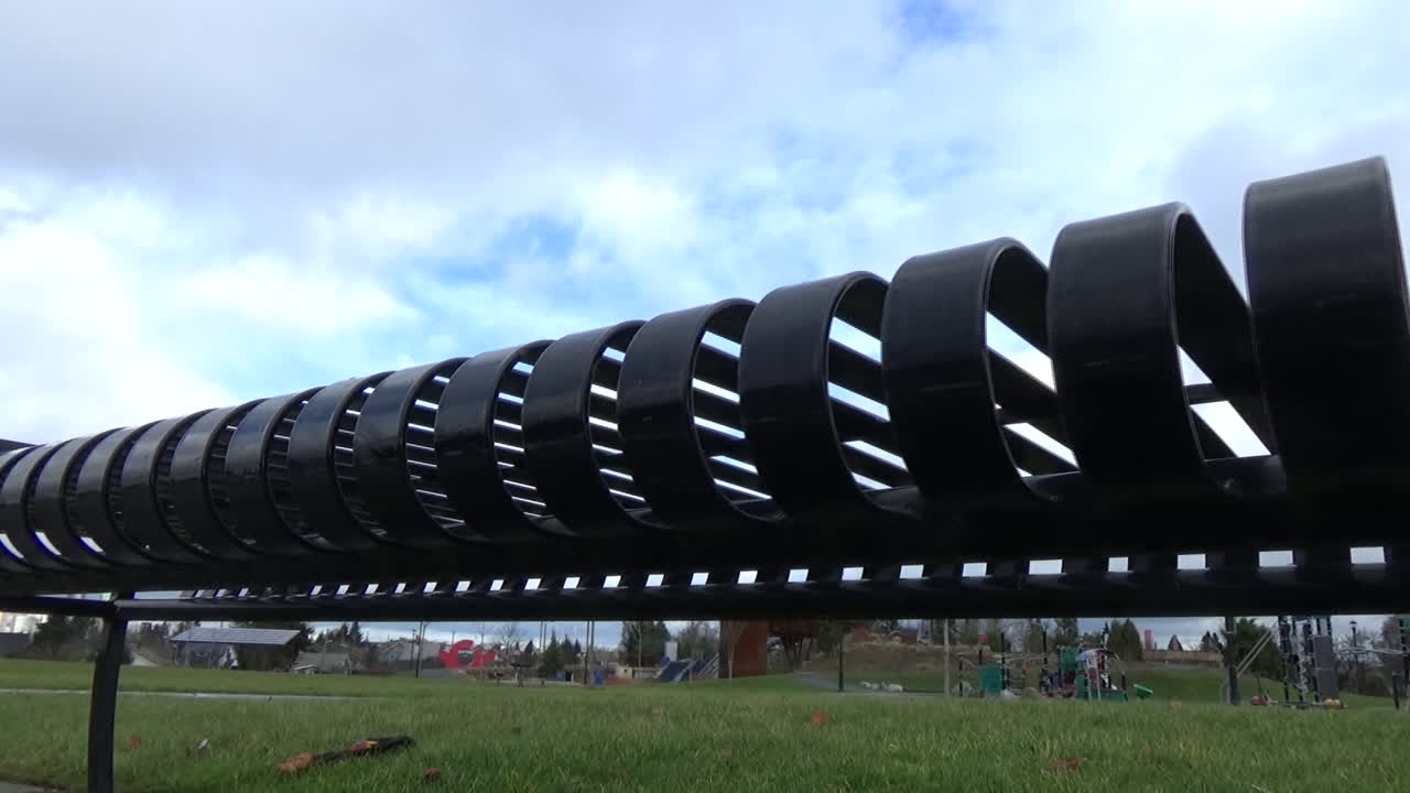 정상 속도로 벤치의 슬라이더 샷