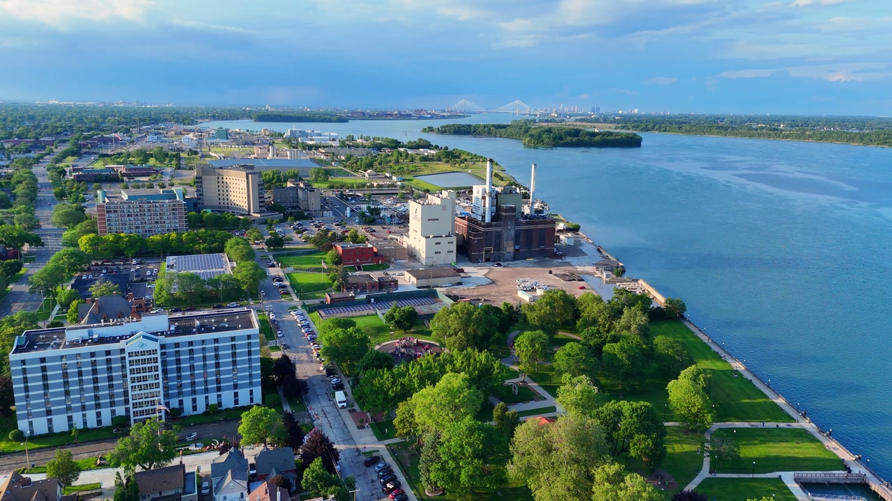 Wyandotte Power Plant with Bisho Park on Detroit River with city skyline, MI, USA