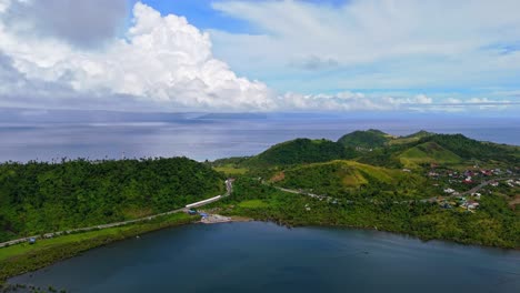 El-Esplendor-Natural-De-Este-Paraíso-Tropical-Se-Revela-Desde-Arriba-Resaltando-El-Exquisito-Atractivo-De-Las-Islas-Y-La-Bulliciosa-Vida-De-Los-Asentamientos-Costeros.