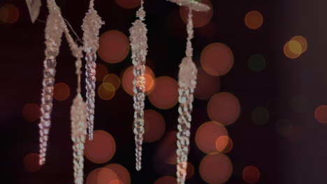 animación de hielos colgando y luces de hadas de navidad parpadeando