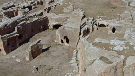 ruinas de la antigua ciudad de dara, mesopotamia, mardin, turquía - disparo aéreo de avión no tripulado