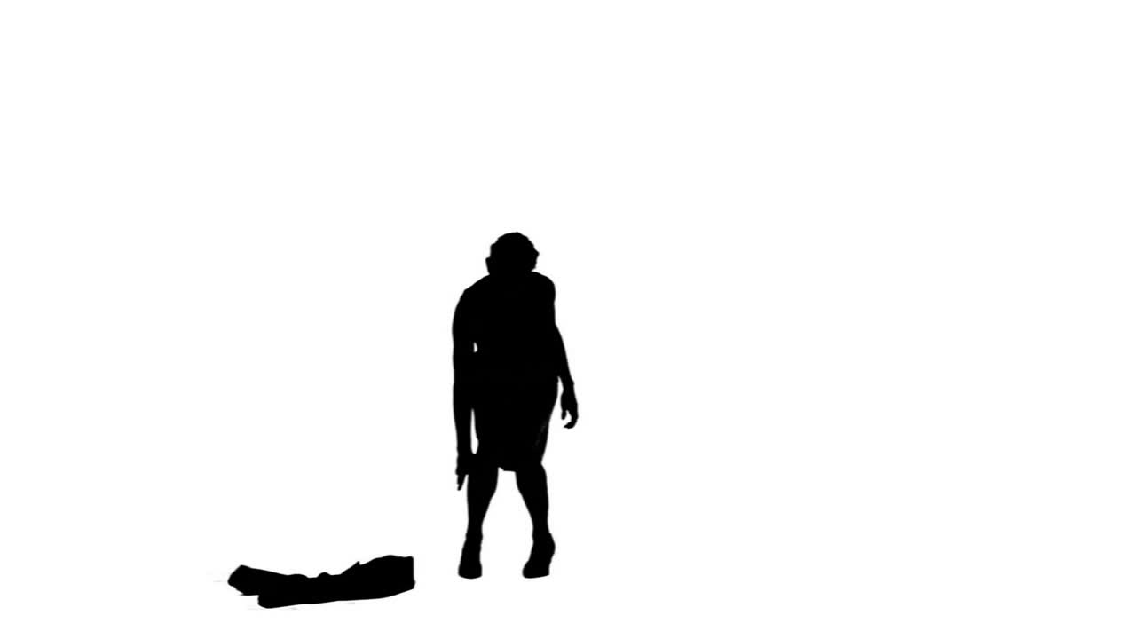 느린 동작으로 재을 벗고 있는 여자