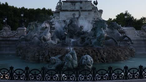 Girondains-fountain-left-side-wide-arc-with-nobody-during-sunrise