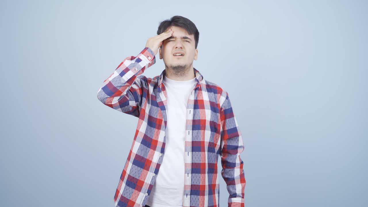 두통이 있는 남자.