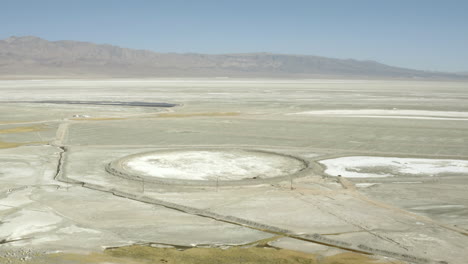 Flug-über-Owens-Lake,-Kalifornien