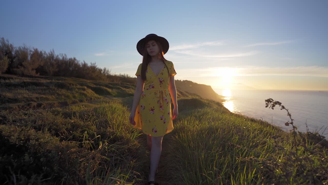 푸른 잔디  ⁇ 은 시골에서  ⁇ 는 여자