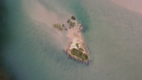 Top-View-Of-Small-Low-Tide-Island-At-Tallebudgera-Creek-In-Queensland,-Australia