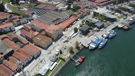 cais de gaia and boats next to douro river