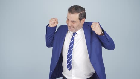 un hombre de negocios que tiene una crisis nerviosa.