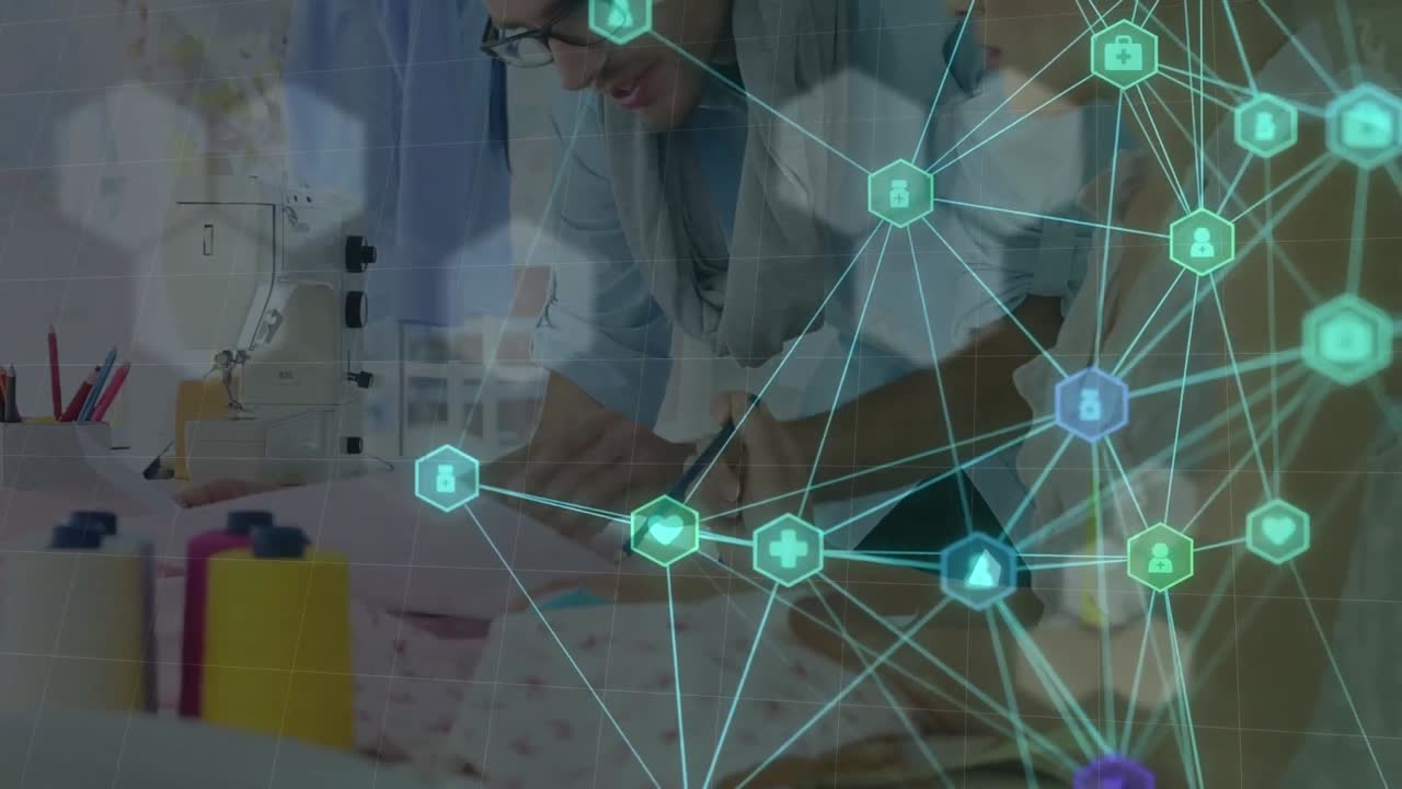 animación de una red de iconas médicas contra dos diseñadores de moda masculinos y femeninos discutiendo