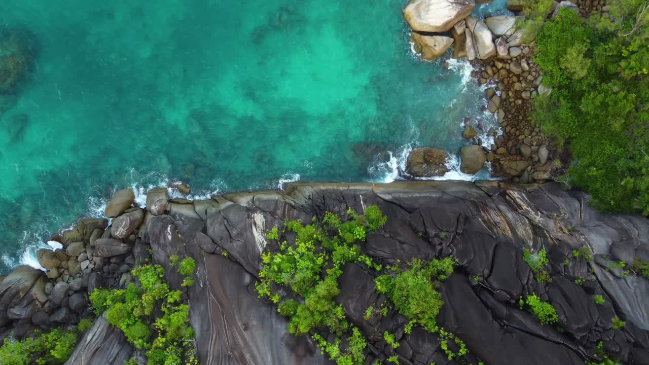 Splendide scogliere alle Seychelles.