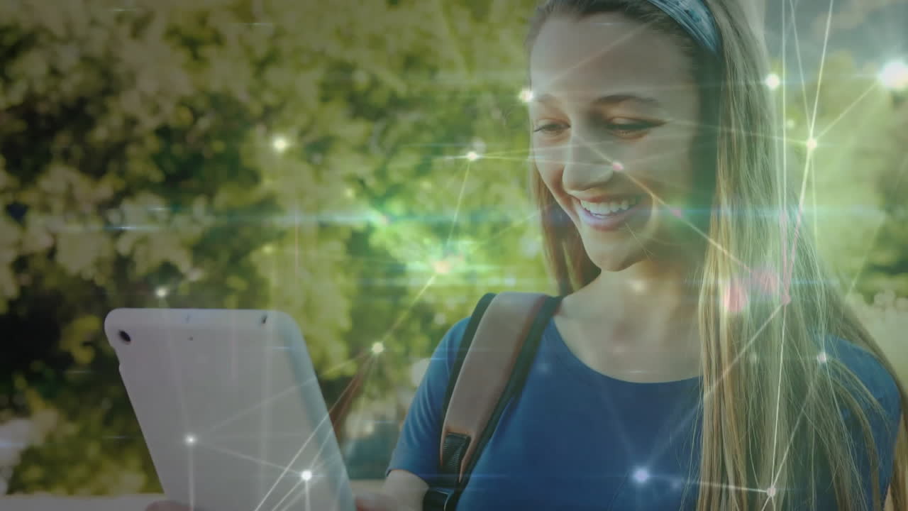 animación de una red de círculos conectados sobre una chica caucásica feliz usando una tableta