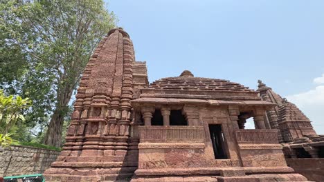 a stone carved hindu temple in amarkantak, particularly those dating back to the 11th century, include the machhendranath and pataleshwar temples, built by the kalachuri king karnadeva