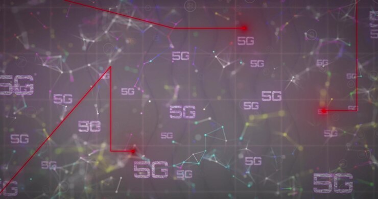 Animazione di un globo con testi di concetti aziendali e una rete di connessioni.