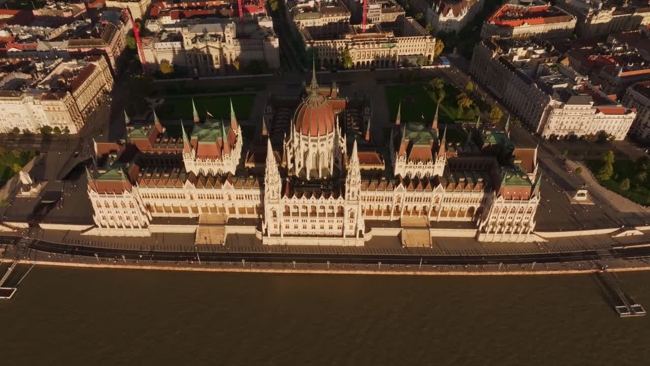 Veduta aerea del Palazzo del Parlamento Ungherese a Budapest.