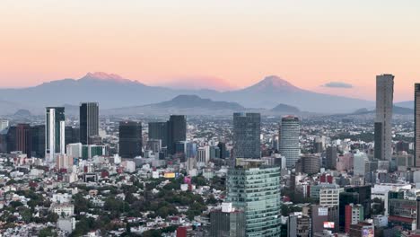 Drone-shot-of-Iztaccíhuatl-and-Popocatépetl-volcanoes-in-mexico