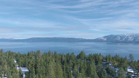 panorámica sobre el lago tahoe sur con celestial en el fondo
