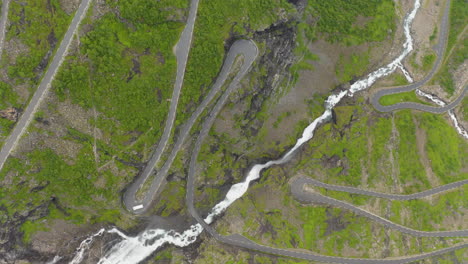 Vista-Aérea-De-Stigfossbrua,-Puente-Turístico-Sobre-Stigfossen