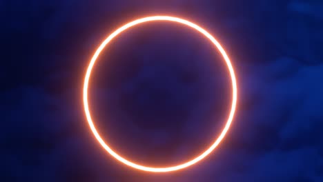 marco de anillo brillante en nubes oscuras