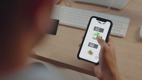 Telefon,-Kreditkarte-Und-Mann,-Der-Essen-Bestellt