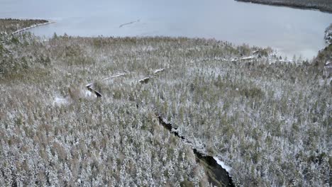 Winter-Aerial-of-Kitch-iti-kipi-in-the-UP-of-Michigan