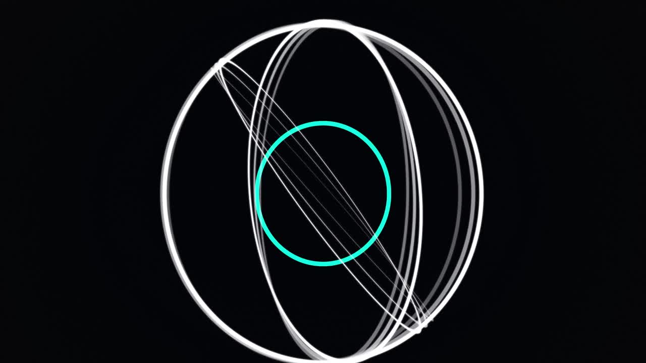 anillos giratorios contra un fondo negro