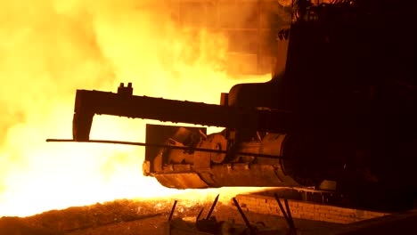 proceso de producción de acero en una fábrica