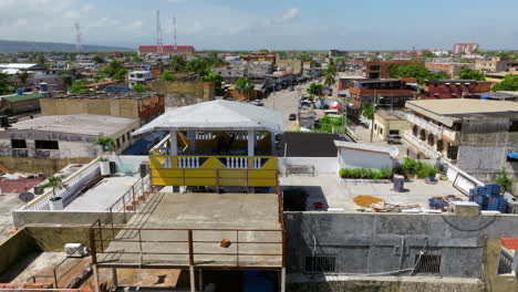 Paisaje-Tradicional-De-Casas-En-La-Azotea-En-La-Ciudad-De-Chichiriviche,-Estado-Falcón-De-Venezuela.