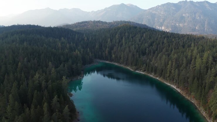 Baviera, Lago Eibsee Ora d'oro | 4K D-LOG - Perfetto per la correzione colore