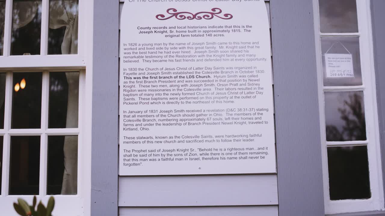 조셉 시니어와 뉴웰 나이트 기사들의 고향의 표지판과 그리스도의 교회, 몰몬의 첫 번째 지부의 장소는 베인브리지 근처의 콜스빌, 뉴욕에 위치하고 있습니다.