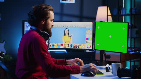 Content-Spezialist-Nutzt-Grafikdesign-Fähigkeiten,-Um-Social-Media-Beiträge-Auf-Einem-Green-Screen-Computer-Zu-Erstellen