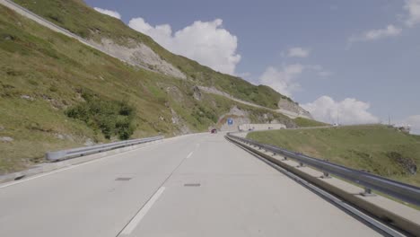 Autofahren-Auf-Dem-Gotthardpass-Von-Der-Süd--In-Die-Nordschweiz