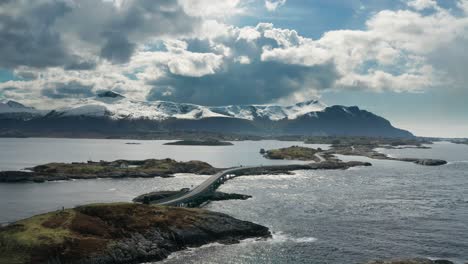 Una-Vista-Aérea-De-La-Carretera-Atlántica-En-Noruega-1