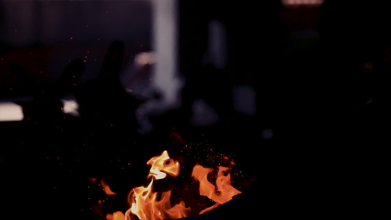 모래 금형에 사용되는 금형 실험실에 액체 금속을 붓는 야금