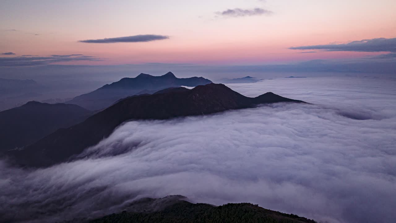 홍콩의 일몰 안개 바다