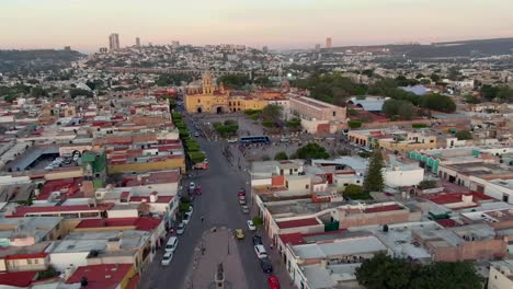 Templo-Y-Convento-De-La-Santa-Cruz-De-Los-Milagros-Y-Plaza-De-Los-Fundadores-En-Santiago-De-Queretaro,-Mexico